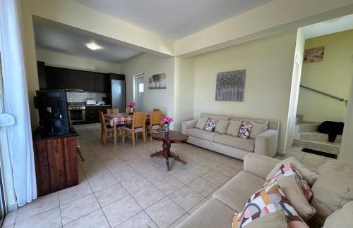 Breathtaking sea and Mountain views with Private pool, Peace full relaxing Villa with WiFi near Shops and Restaurants - Photo 22