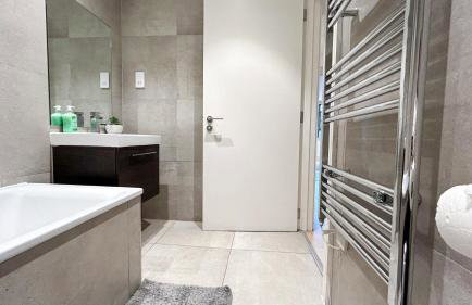 Modern 3-Bedroom flat in St Johns Wood near Marylebone & Regents Park with Balcony - Photo 27