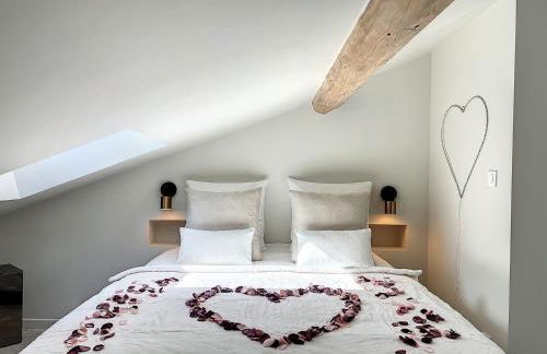 Cocon Blanc câlin avec Jacuzzi privatif - LoveRoom Insolite - Foto 7