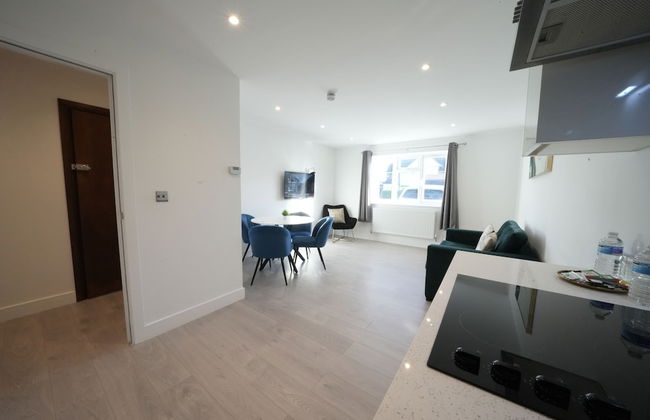 Heathrow Charge and Go - Photo 52