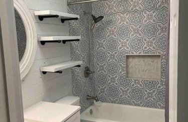 Comfy, contemporary quiet retreat vacation home with views - Foto 4