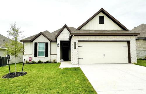 Aggieland Retreat - Photo 6