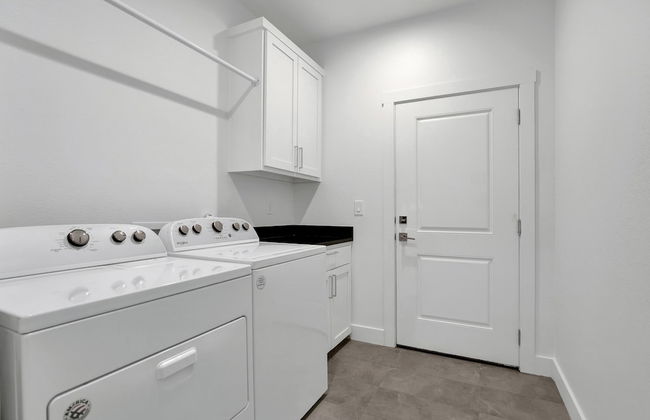 Soaring 2-level Point Venture Home on Lake Travis - Foto 29