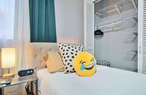 Escape GameRoom, BAR, BBQ, Spacious,KING Bed, All Luxury mattresses, Near Beach, 6 blocks away from Bars, Nite Clubs, Res, Shops - Photo 67