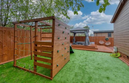 Family Luxury York Cabin Retreat with hot tub - Foto 7