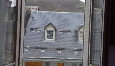 Appartement Reines des Pyrénées, T2, entier, centre Luchon, tarif cure thermale, wifi, casier à skis, ascenseur - Foto 2