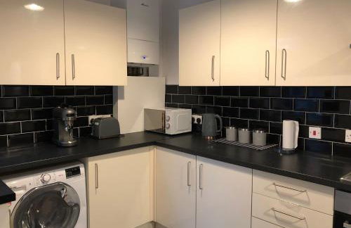 Comfortable Home From Home Bolton Central - Sleeps - 10 - Foto 7