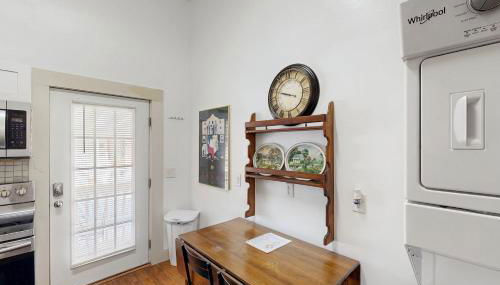 Downtown duplex with patio, enclosed backyard, washer/dryer, streaming, AC, WiFi - Foto 5