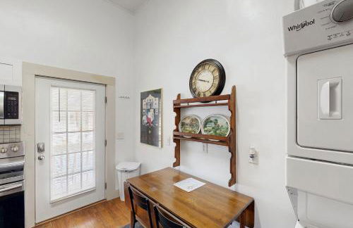 Downtown duplex with patio, enclosed backyard, washer/dryer, streaming, AC, WiFi - Foto 5