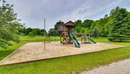 The Country House - Kalkaska Retreat with Fire Pit - Foto 3