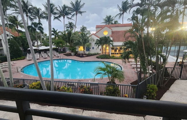 Dharma Home Suites Dania Beach at Sheridan Ocean Club - Photo 48