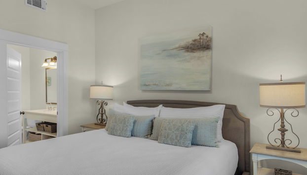 Coastal 3BR Condo With Pool & Shuttle : Snowbird Friendly! - Foto 2, Habitación