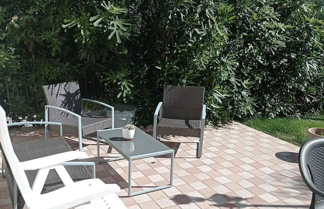 1-bed Apartment Sleeps 2 - Free Parking and Garden - Foto 9