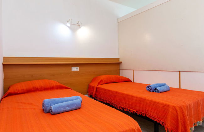 Apartment in Salou with swimming pool and terrace - Photo 11