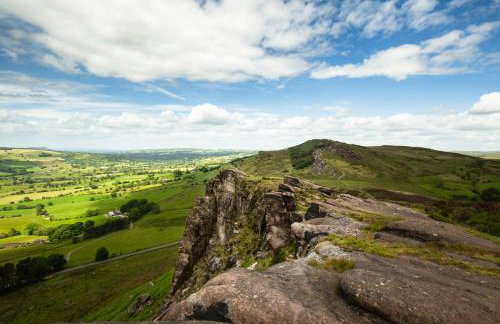 The Old Pumphouse Shepherds Hut with Hot Tub - Photo 38