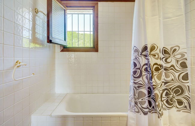 Serene Villa in Calpe With Private Swimming Pool - Photo 25