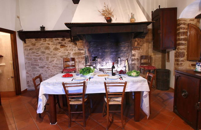 Historic Castle With View - Photo 12