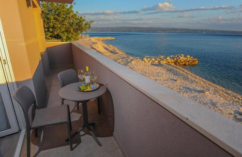 Seaside Luxury Suites - Photo 56