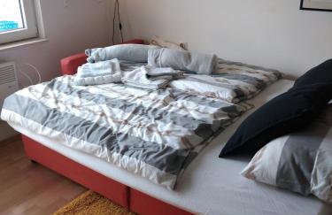 Plesivica Hillside Holiday Home With Hot -tub - Foto 38