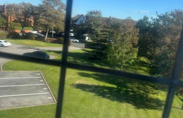 2BR Apt FREE parking Royal Lpool Golf Course Views - Foto 10