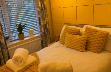 Cherry Blossom Apartment - 3 bed, parking, garden - Photo 4