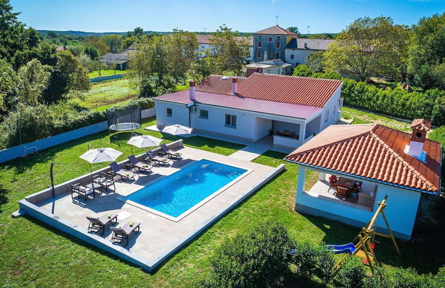 Detached Holiday Home With Swimming Pool, Near the Beach - Foto 35