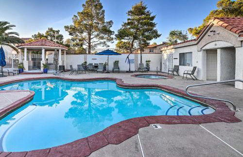Contemporary Vegas Townhome with Community Pool - Foto 2