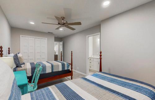 Updated house with enclosed yard, patio, central AC, & washer/dryer - Foto 15