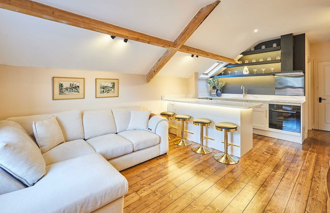 Host Stay The Rooftop Gallery - Photo 1