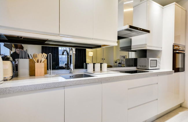 3 Bed Apartment in Wigan - Photo 6