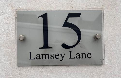 Pet-friendly - 2 Bedrooms Bungalow hot tub Parking - Foto 63