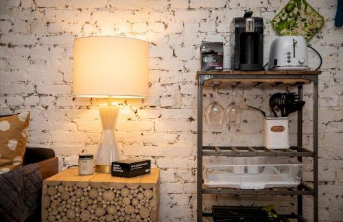 Sunny Fully Furnished Studio in Chelsea - Photo 4