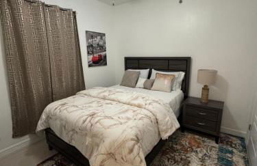 Luxe 3BR & 2BA Condo Near Airport & Shopping Mall - Foto 14