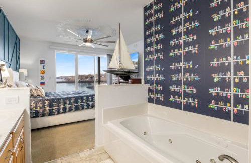 Nautical-Inspired Lakefront Unit w/ Awesome Views - Foto 34