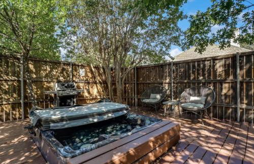 3-BD 2-BA Northern Dallas Retreat Hot Tub and BBQ - Photo 43