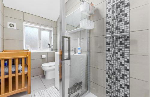 Family House in the Heart of Hanwell with 5 stars! - Foto 9