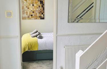 Lovely 4-bed home sleeps 8 Nr Bolton Stadium & M61 - Photo 46