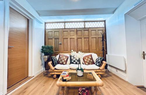 Private 2 Bed Guest House - Van Parking, M25 & A1 connections - Foto 1