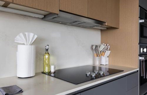 Luxury Downtown King Bed, Rooftop Pool - Photo 38