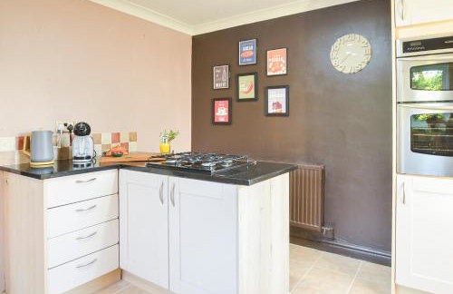 Huntsfield House- Stunning Modern 4 Bedroom House Suitable for Work and Leisure Stays - Foto 38