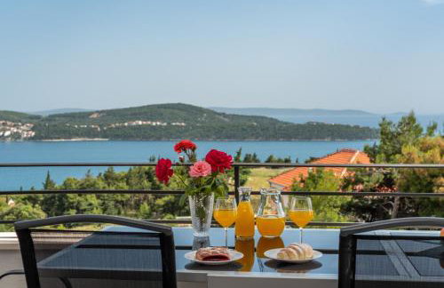Villa Confido - Luxury 3BR Apartment with Private Pool near Trogir - Photo 3