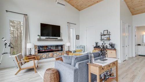 Mtn-View Hidden Falls Cabin with Hot Tub and Deck - Foto 1