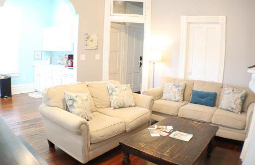 Victorian Home by Forsyth Park - Foto 29