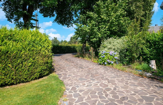 Spacious Villa With Tennis - Photo 34