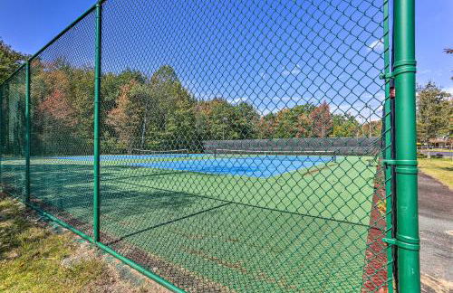 Private Hot Tub and Lake Access Poconos Escape! - Foto 41