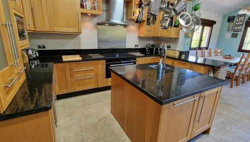 Exclusive Lakeside Villa with Private Pool & Total Privacy - Foto 3