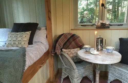 Chez Marguerite Shepherd's Hut with Private Sauna, Outside Bath - Photo 9