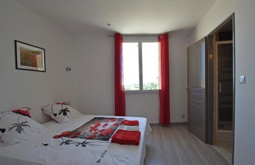 Peaceful Poolside Escape - Foto 14