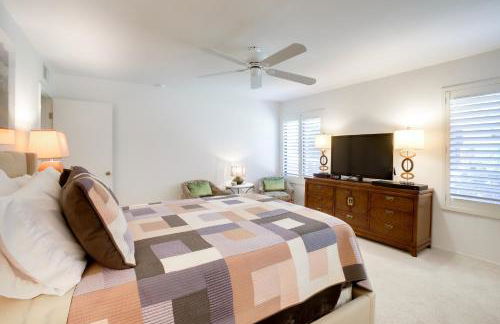 Sunny Palm Springs Haven Fenced Patio, 6 Pools! - Foto 13