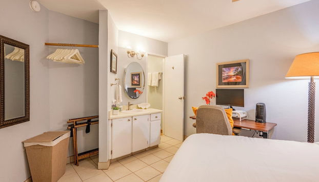 Romannas Golden Ray Oceanfront Condo in Maui Sunset Resort - Foto 4, Habitación